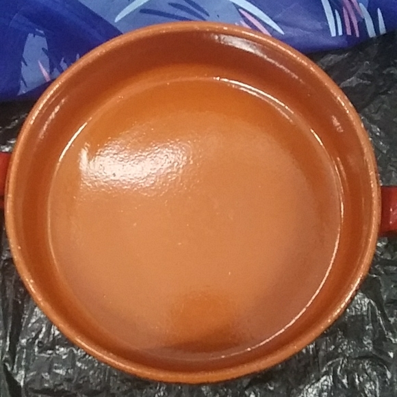 De Silva Two Handled Red Covered Terracotta Pottery Bowl - Picture 3 of 7